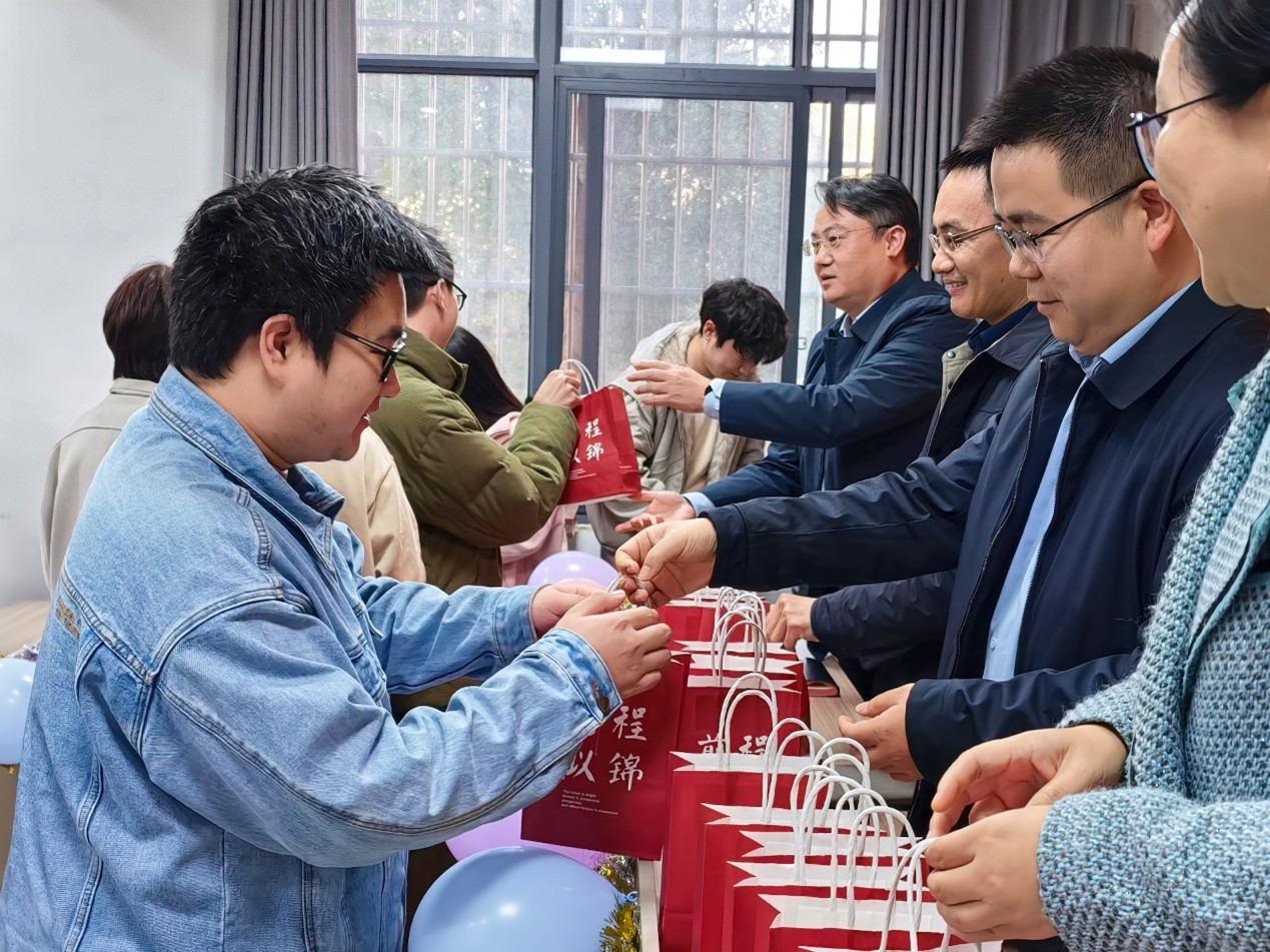 1b57cd20fe384b9cb478b9088f463c9d.jpg 1b57cd20fe384b9cb478b9088f463c9d.jpg